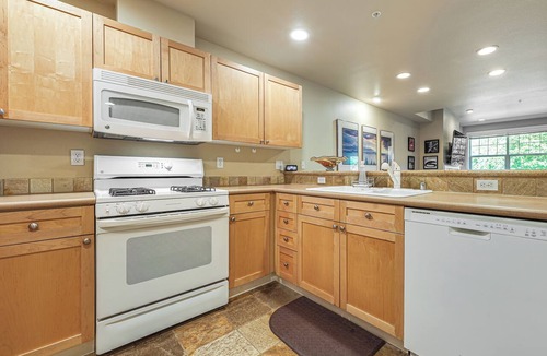 Issaquah Condo | 1/2 Mi to Olde Town: Mtn-View Gem w/On-Site Trail