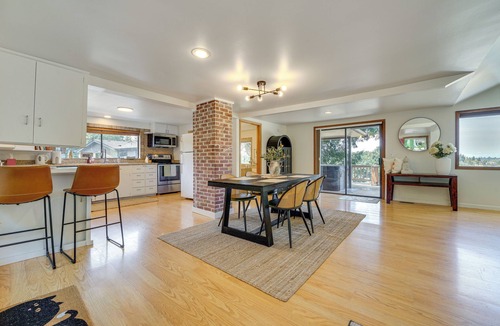 Lakeview House | 1/2 Mi to Yarrow Bay: Family Home in Kirkland