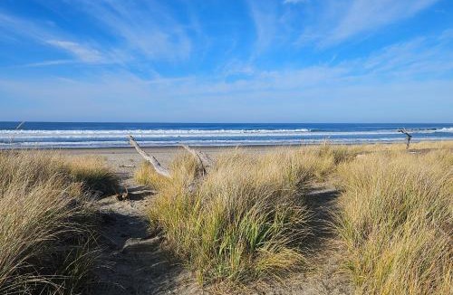 Neskowin House | 1/8 Mi to Neskowin Beach! Cozy Oregon Coast Home