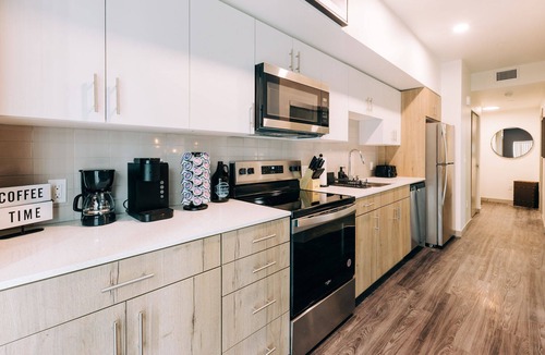 West End House | 1 bdrm modern, Pool, Gym, Minutes to Downtown, Trails, & Stadium