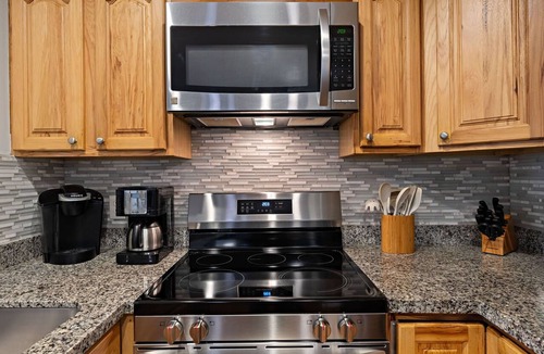 Townsite Condo | 1 bdrm ocean/garden view condo, C109 - North Coast Village