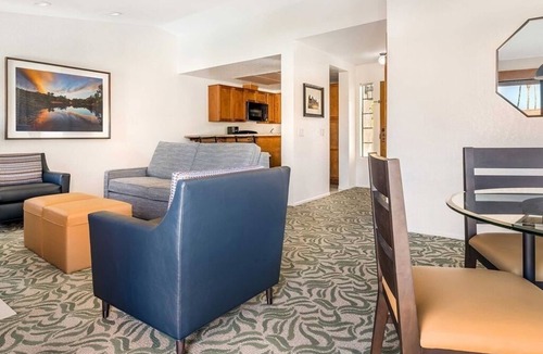 San Diego Country Estates Condo | 1 BDRM RIVIERA OAKS RESORT & RACQUET CLUB- 2 INDOOR POOLS, 10 TENNIS COURTS, SPA
