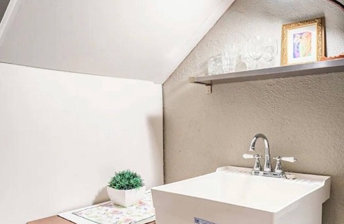 Corbett - Terwilliger - Lair Hill Apartment | 1-bedroom Fabulous Private Studio Suite Walk To Waterfront & Downtown Portland