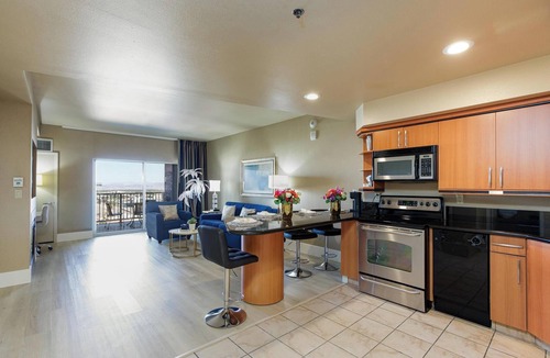 Las Vegas Hotel | 1 Bedroom hotel suite located in Las Vegas strip. Sphere View/F1 View