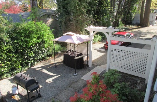 Lakewood Apartment | 1-bedroom Lakefront vacation Unit just 13 minutes from Tacoma Dome