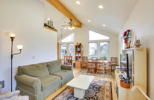 Rockaway Beach House | 1 Block to Twin Rocks Beach: Pet-Friendly Cottage