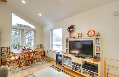 Rockaway Beach House | 1 Block to Twin Rocks Beach: Pet-Friendly Cottage