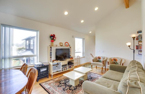 Rockaway Beach House | 1 Block to Twin Rocks Beach: Pet-Friendly Cottage