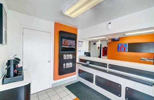 Dupont Apartment | 1 Full Bed | Mobility Access RI Shwr| NS