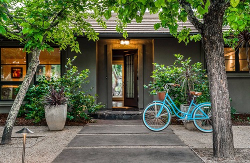 St. Helena House | 1 Level, 3,400 sq. Ft., Pool, 4 Bedroom, 3.75 Baths, Pool Hse, Vineyard, Patio