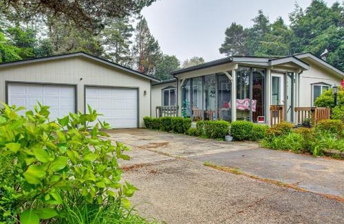 Florence House | 1 Mi to Beach! Lush Florence Retreat w/Sunroom