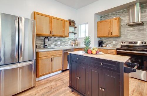Coos Bay Apartment | 1 Mi to Dtwn Coos Bay: Sleek Apt w/Deck & Views!
