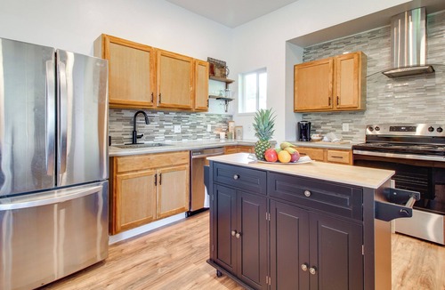 Coos Bay Apartment | 1 Mi to Dtwn Coos Bay: Sleek Apt w/Deck & Views!