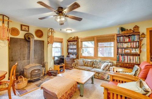 Tahoma House | 1 Mi to Lake Tahoe: Rustic Cabin w/Boat Dock