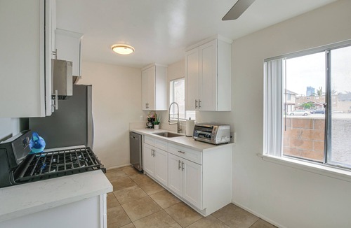 Harbor Apartment | 1 Mi to Ocean! Executive-Style Oasis in Long Beach