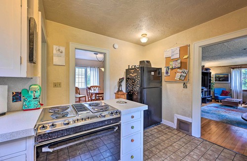 North Beach/Blue Ridge Cottage | 1 Mi to Park & Waterfront! Seattle Home w/Balcony