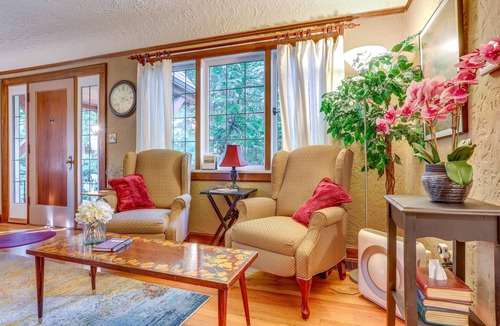 North Beach/Blue Ridge Cottage | 1 Mi to Park & Waterfront! Seattle Home w/Balcony