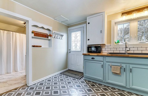 Grants Pass Apartment | 1 Mi to Rogue River: Walkable Grants Pass Retreat