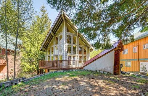 Hyak House | < 1 Mi to The Summit! A-Frame Getaway w/Mtn Views