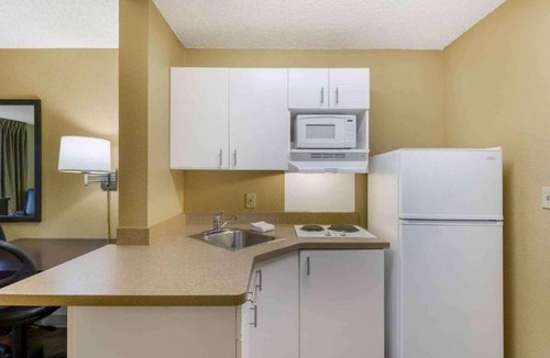 Kent Apartment | 1 Queen Bed | Non-Smoking, Kitchen