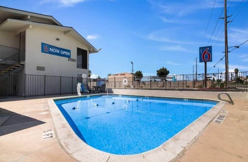 Moreno Valley Apartment | 1 Queen Bed|Smoking,Micfridge