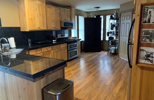 Goldendale House | 10 Beds and lots of fun