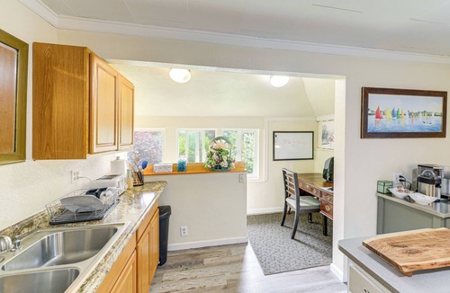 Toledo House | 10 Mi to South Beach & Newport: Home w/Deck!