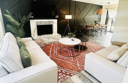 Oak Park House | 10 Min. To Downtown, Gameroom , Cowboy Pool, Sleeps 10, Views!