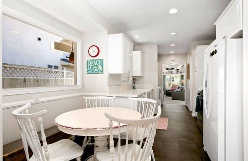 Crown Point House | #1012 - Steps to water, garden, AC, bikes
