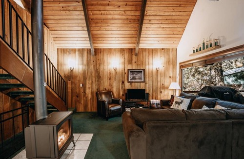 Glacier Cabin | 110 m² Cabin ∙ 2 bedrooms ∙ 6 guests