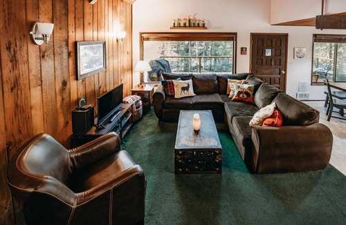 Glacier Cabin | 110 m² Cabin ∙ 2 bedrooms ∙ 6 guests
