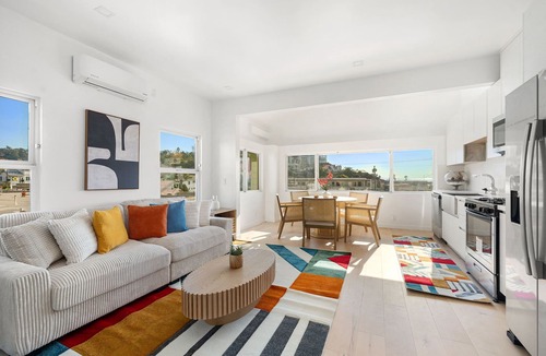 Santa Monica Canyon Apartment | 121 Pacific Coast Suites