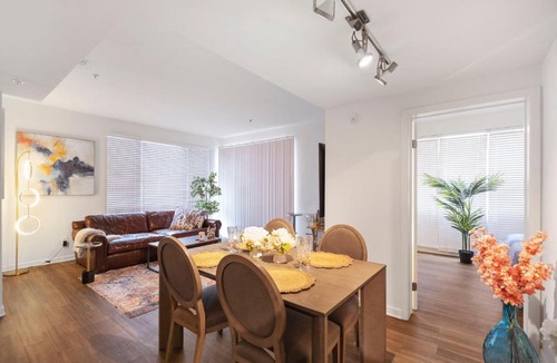 Downtown Apartment | 14 Santa Monica Gorgeous Apartment