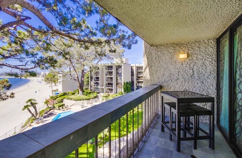 Crown Point Condo | 144 m² Condo ∙ 2 bedrooms ∙ 4 guests