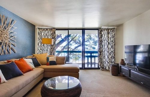 Crown Point Condo | 144 m² Condo ∙ 2 bedrooms ∙ 4 guests