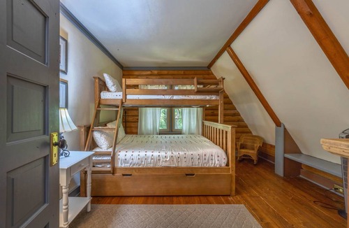Hood River Cabin | 148 m² Cabin ∙ 3 bedrooms ∙ 6 guests