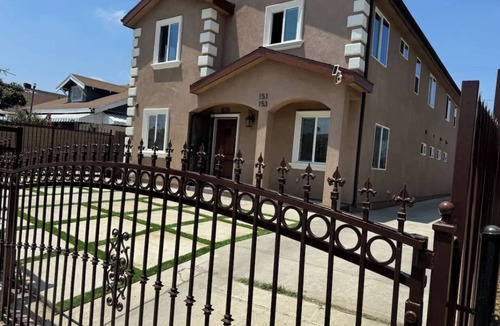 Los Angeles House | 151/153 Whole Duplex