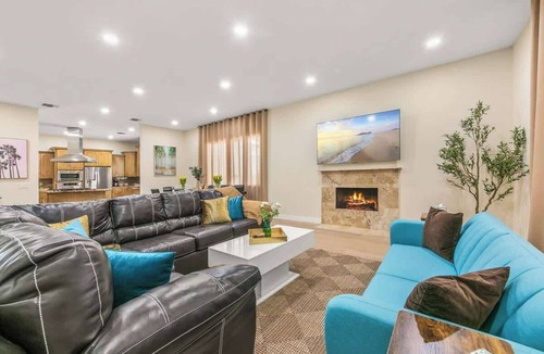 North Hollywood House | 182 - Entertainer’s Dream: Luxury Pool & Spa