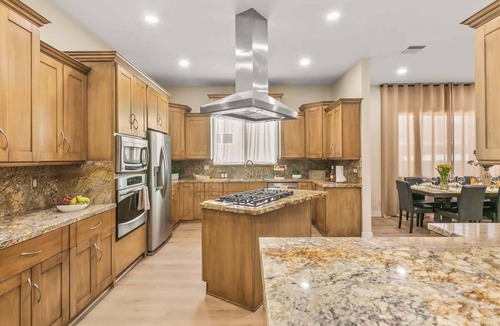 North Hollywood House | 182 - Entertainer’s Dream: Luxury Pool & Spa