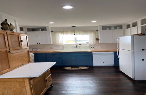 Ferndale House | 1887 large Ferndale Farmhouse with amazing views! Completely updated.