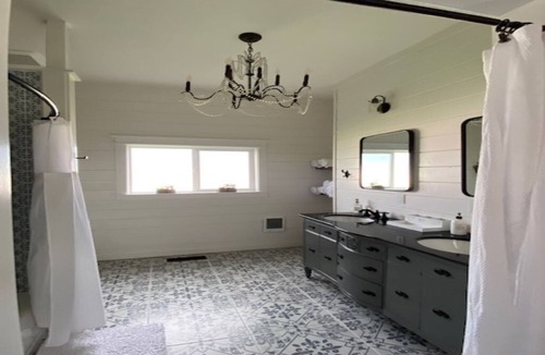 Ferndale House | 1887 large Ferndale Farmhouse with amazing views! Completely updated.
