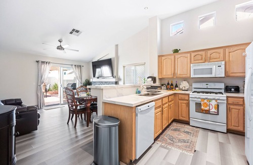 Las Vegas House | 1900 Sqft House 5beds,3bath With Heated Pool,spa,bbq
