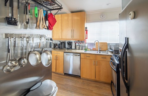 Hermosa Beach House | 1920's OCEAN VIEW Hermosa Beach Casita