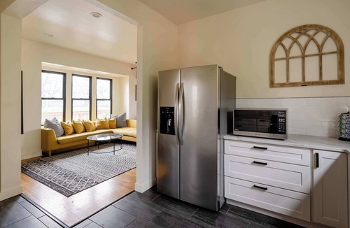 Hosford-Abernethy House | 1920s Farmhouse | 4BR/2BA | Foodie District