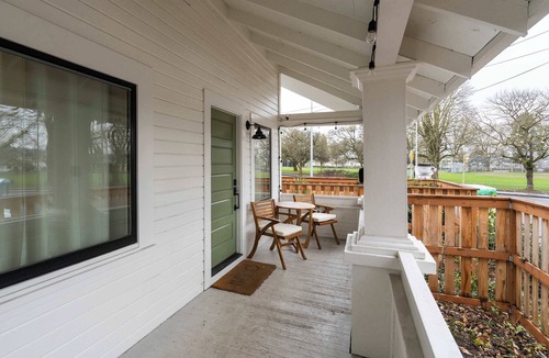 Hosford-Abernethy House | 1920s Farmhouse | 4BR/2BA | Foodie District