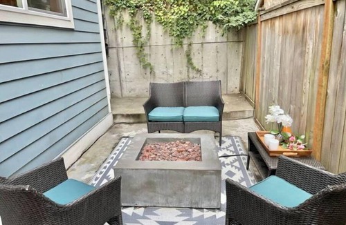 West Queen Anne House | 1939 West Queen Anne Townhome wiith Puget Sound View