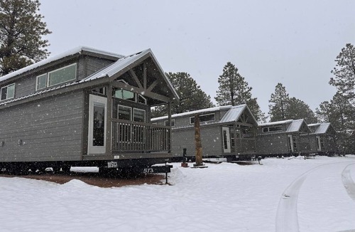 Williams Ski Chalet | 1B Cozy chalet with 1 bedroom, AC, WiFi and forest view with patio in Williams