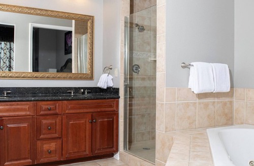 Las Vegas Resort | 1BD/Las Vegas - Bar, Pools, Hot Tubs, & Theater!