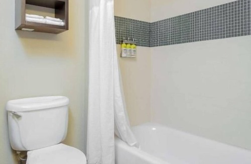 Anaheim Resort Hotel | 1BR Suite w/Kitchen just 2 Miles from Disney Reso