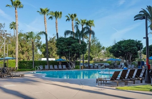 Anaheim Resort Hotel | 1BR Suite w/Kitchen just 2 Miles from Disney Reso